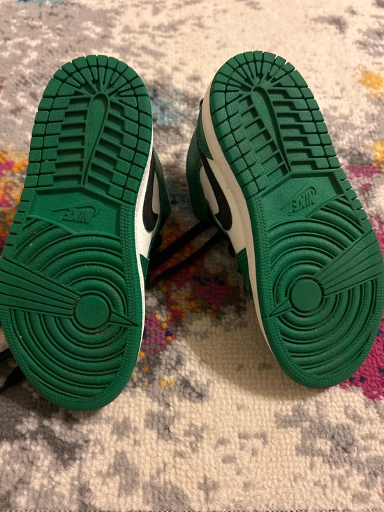 Air Jordan 1 Pine Green on feet. : r/Sneakers Air Jordan 1’s Pine Green Colorway